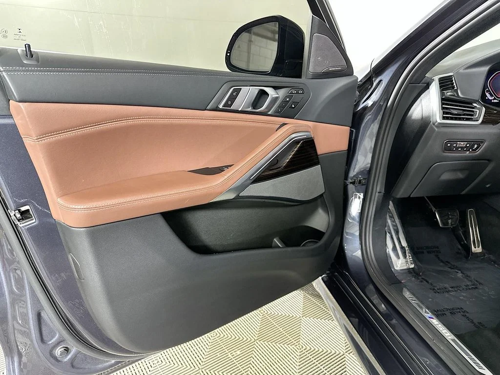 Used 2020 Arctic Gray Metallic BMW M50i image 23