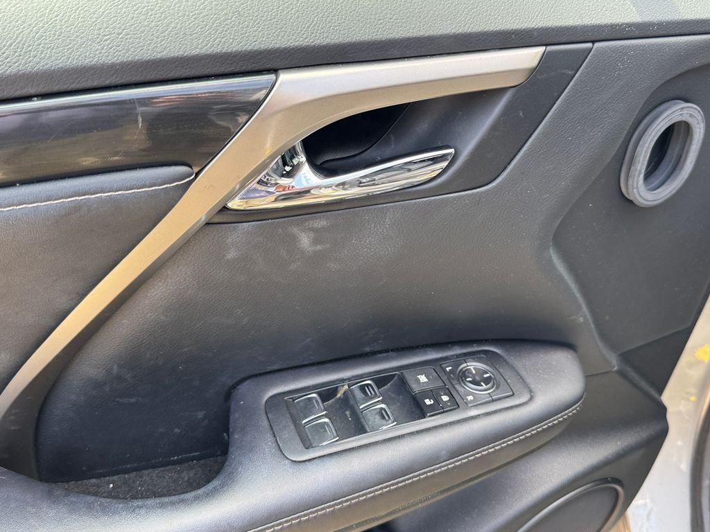 Used 2017  Lexus 350 image 9
