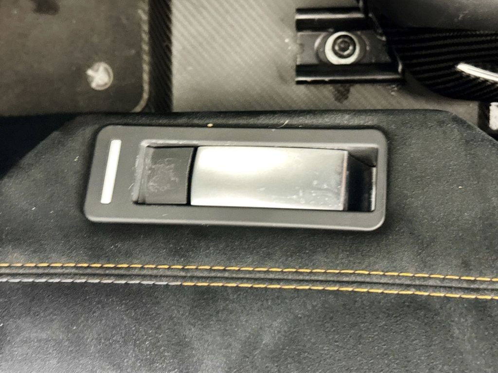 Used 2017  Lamborghini  image 18
