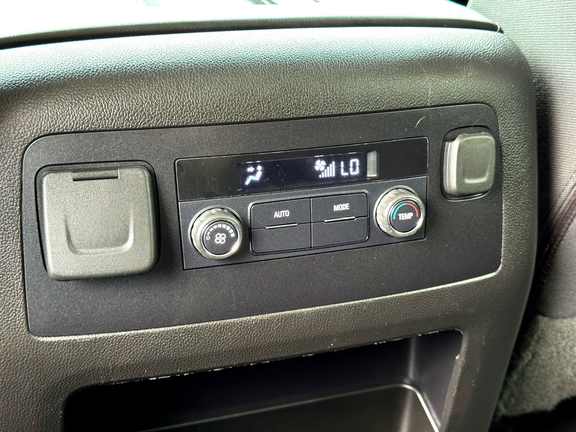 Used 2018 SUMMIT WHITE Chevrolet LS image 20