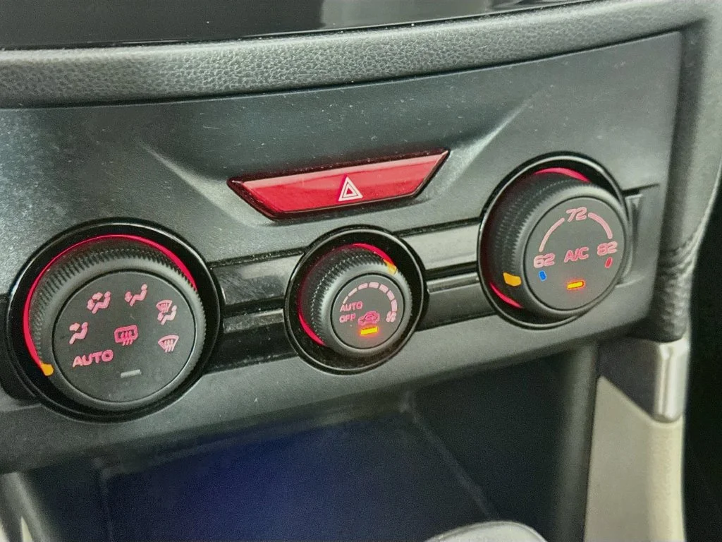 Used 2020 White Subaru Base image 18