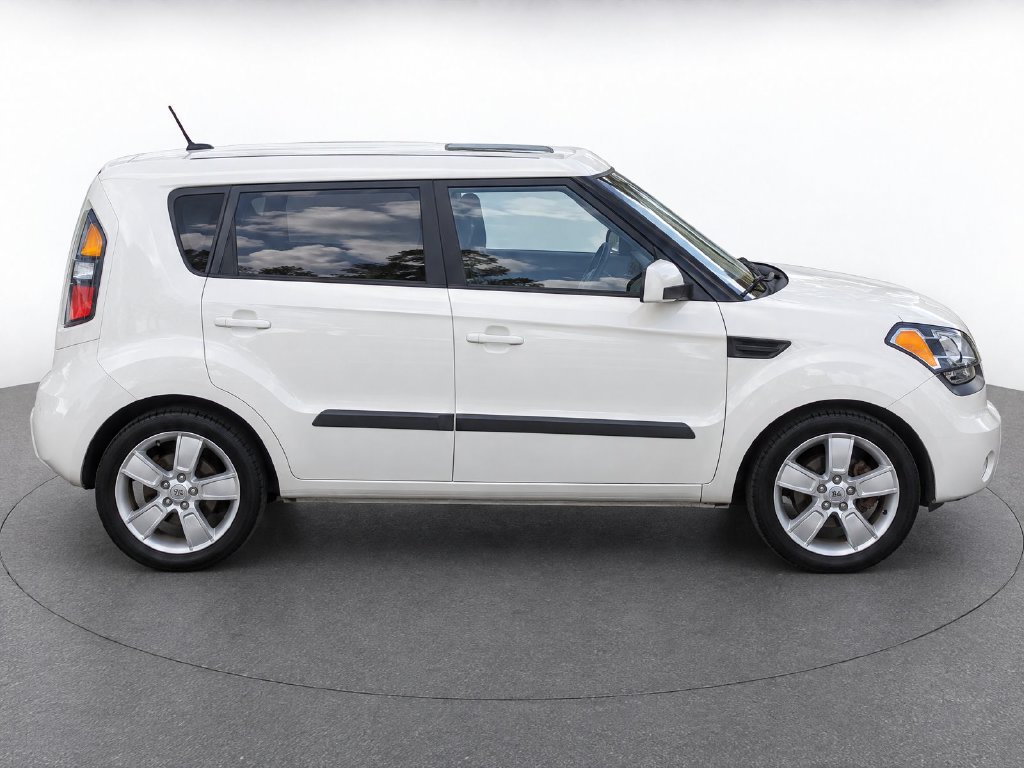 Used 2011 Beige Kia Exclaim image 8