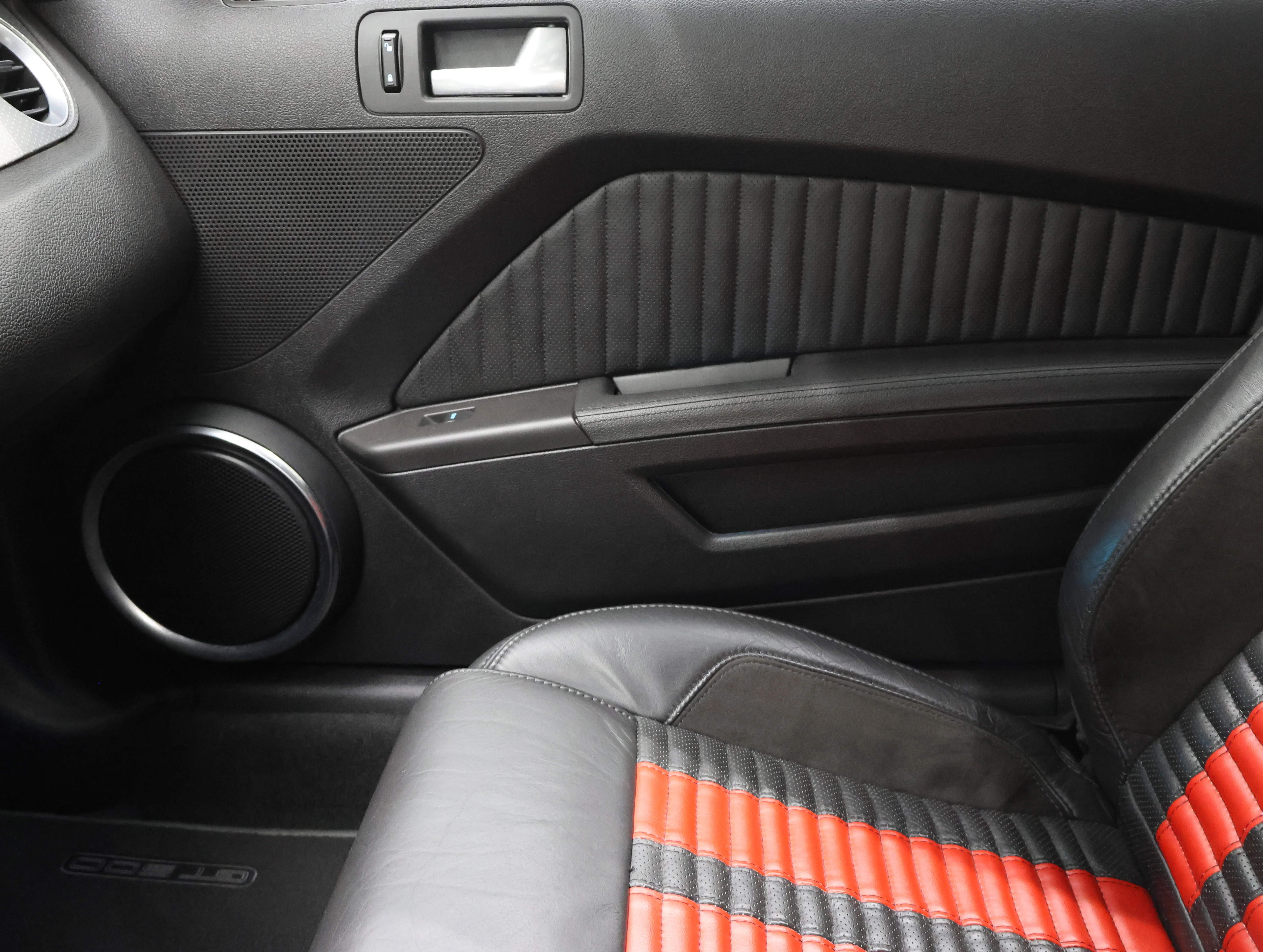 Used 2011 Black Ford Shelby GT500 image 13