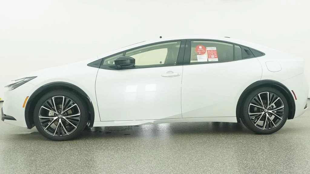 New 2027 Wind Chill Pearl Toyota XLE image 16