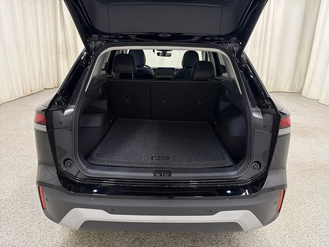 New 2026 Deep Black Pearl Volkswagen SE image 17