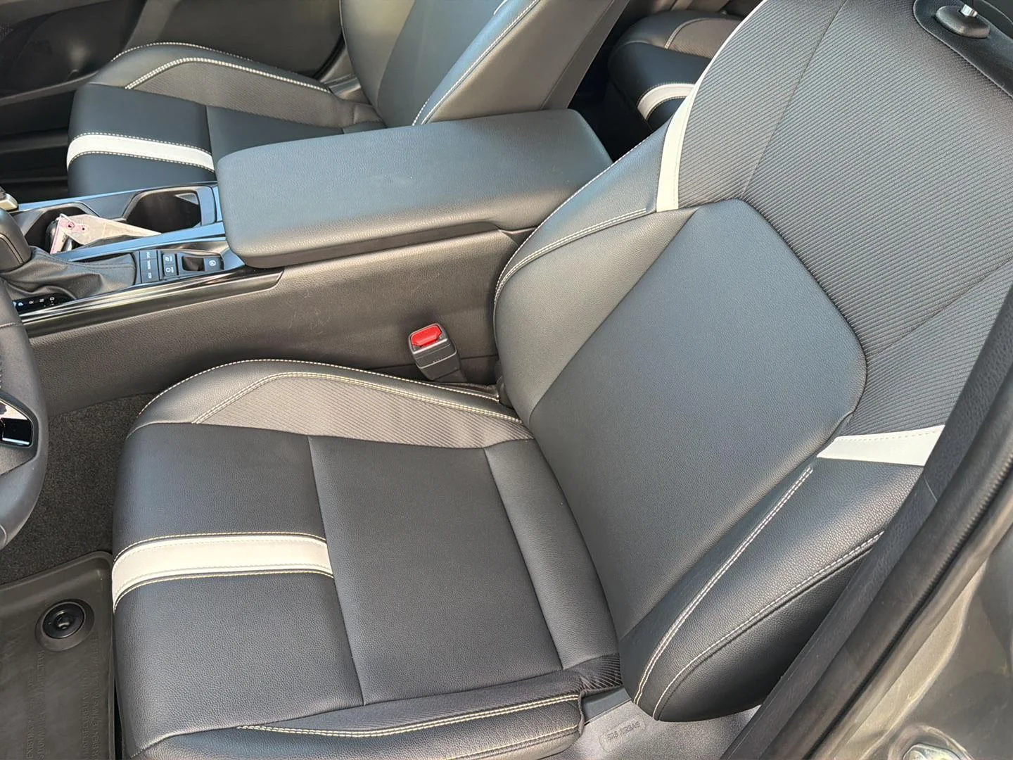 Certified Used 2025 Heavy Metal Toyota SE image 29