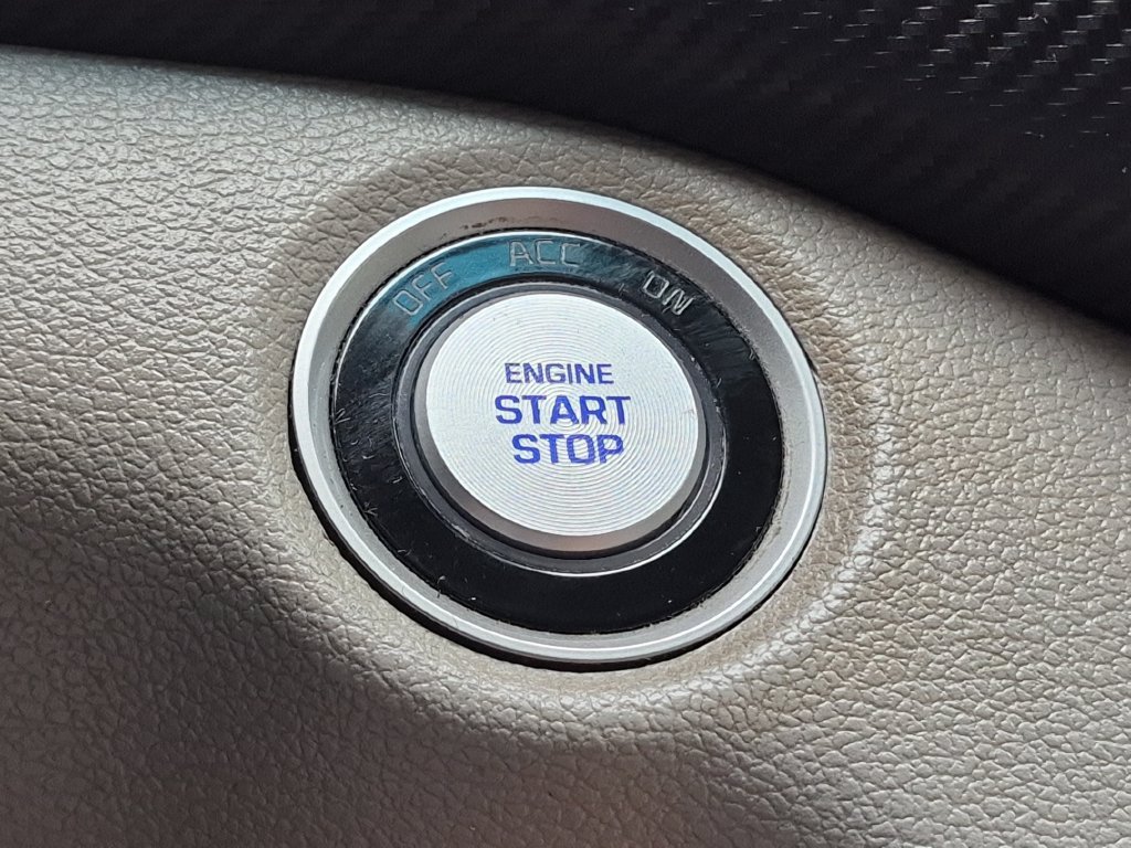 Used 2020 White Hyundai Value image 28
