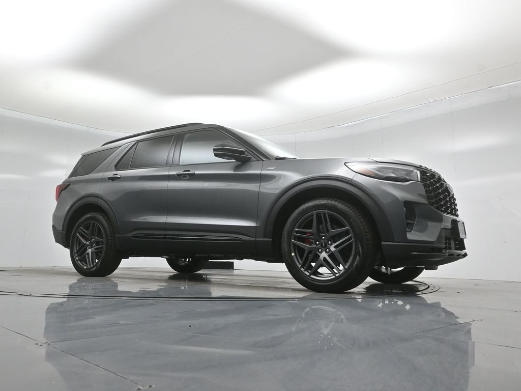New 2026 Carbonized Gray Metallic Ford ST-Line image 3