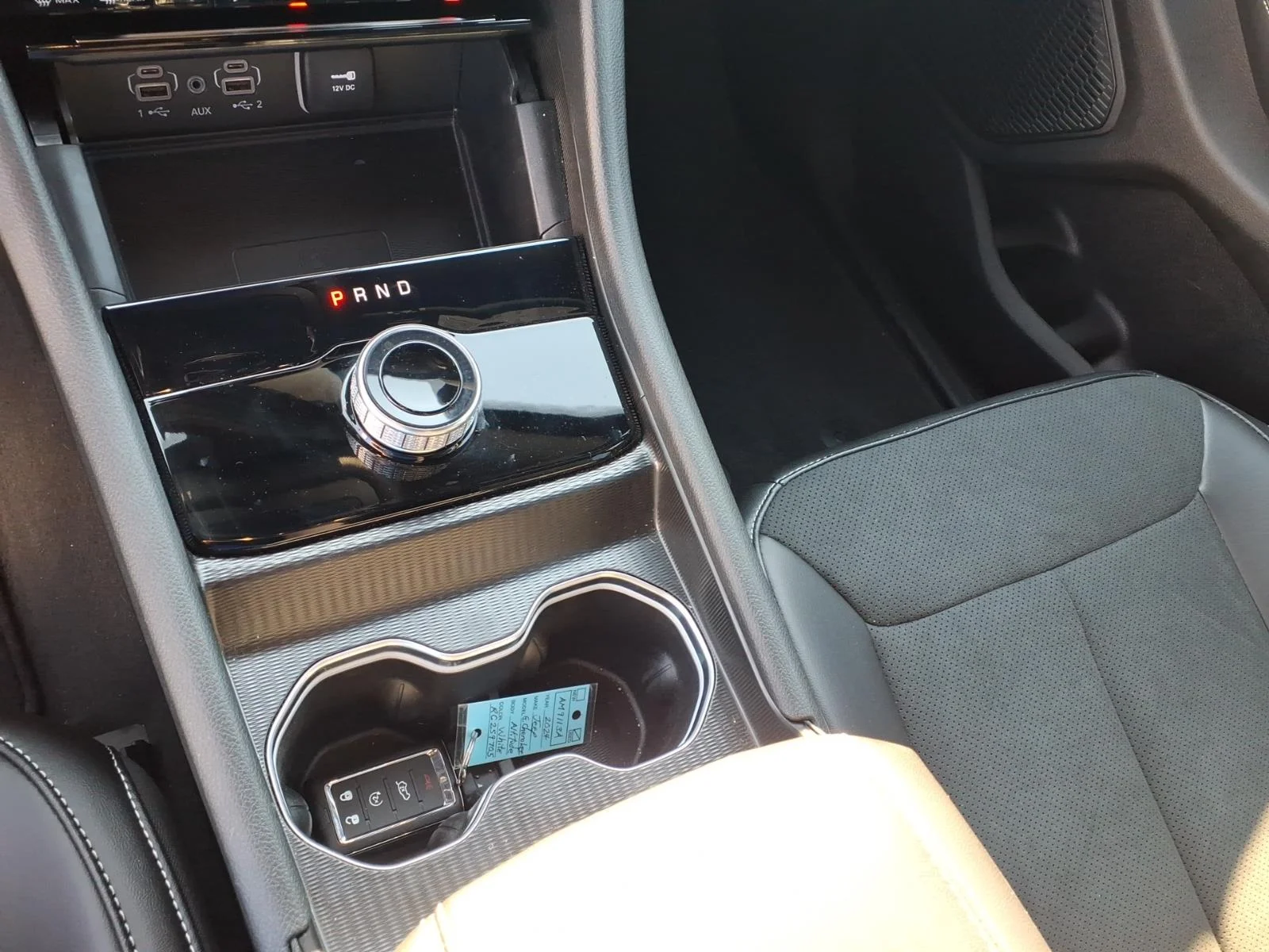 Used 2024 White Jeep Laredo image 8