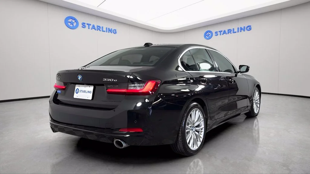 2024 BMW 3 Series 330e - Photo 18