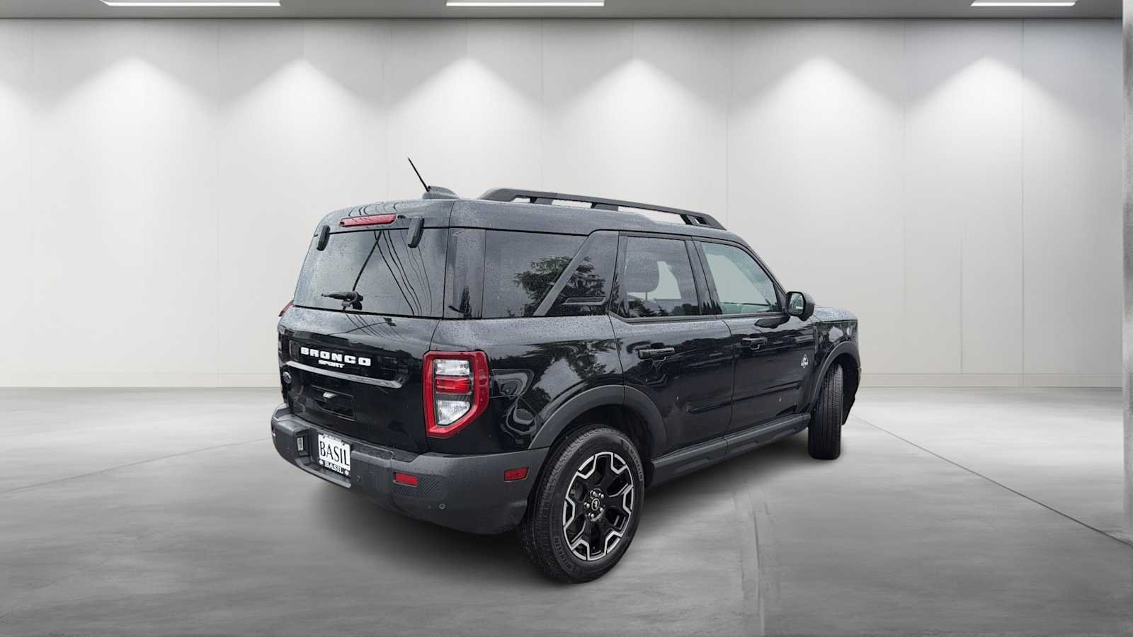Used 2025 Shadow Black Ford Outer Banks image 7