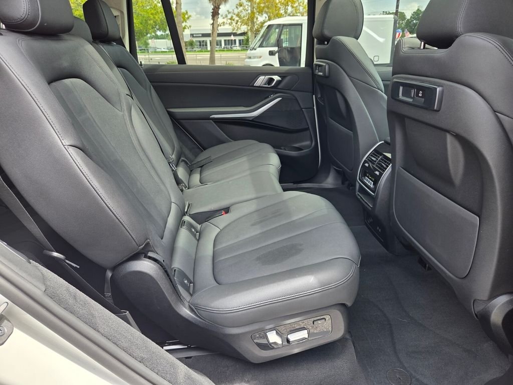 Used 2021 White BMW xDrive40i image 16
