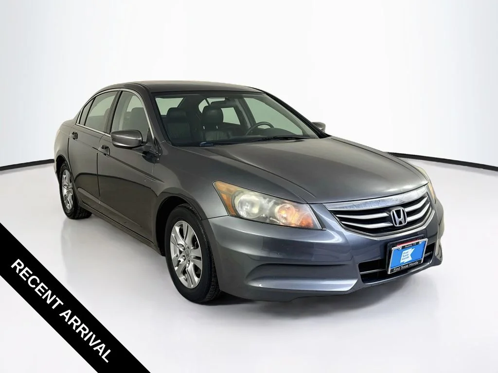 Used 2011 Polished Metal Metallic Honda SE image 1