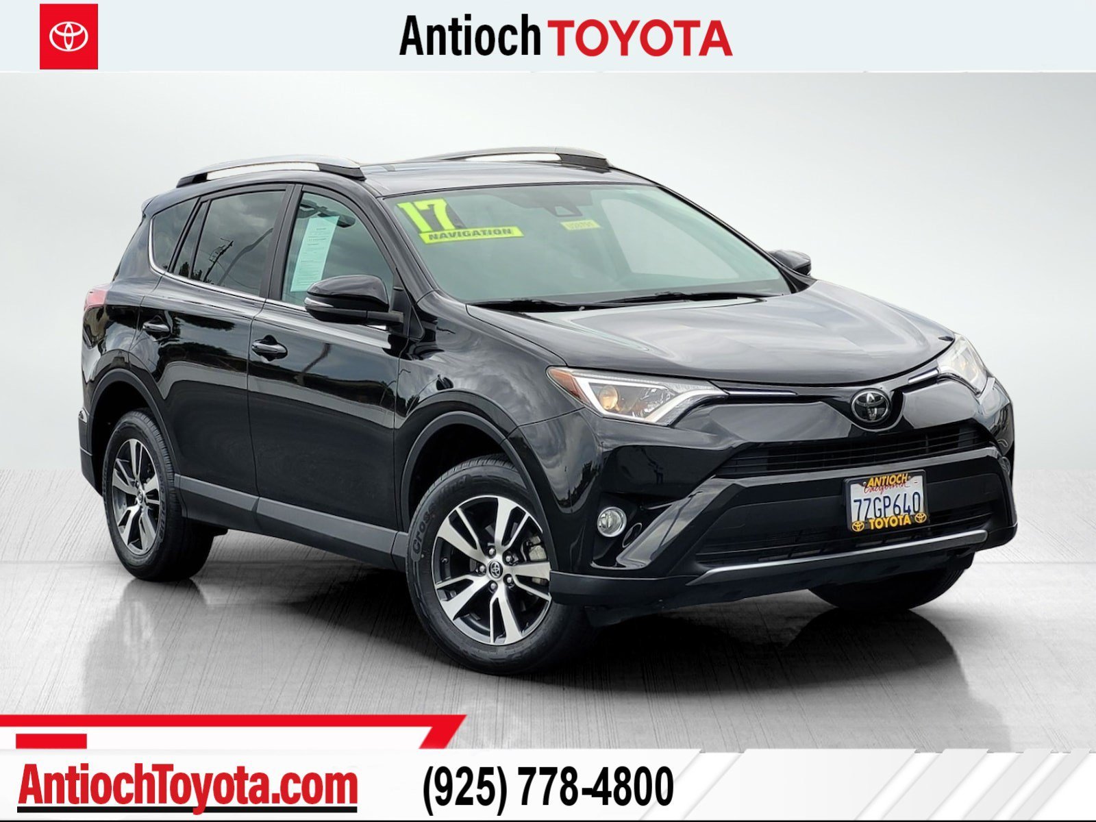 Used 2017  Toyota XLE image 1