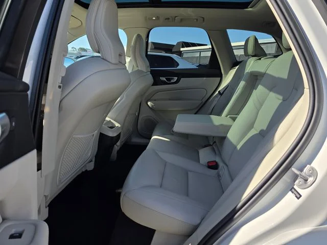 2023 Volvo XC60 Plus - Photo 19