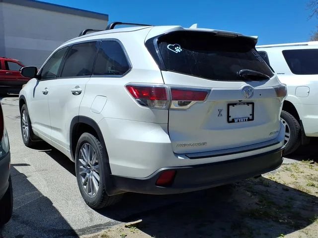 Used 2014  Toyota XLE V6 image 4