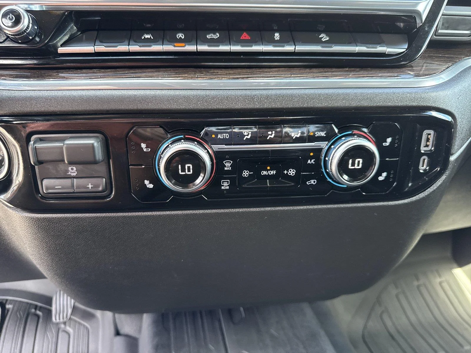 Used 2023 TITANIUM RUSH METALLIC GMC Elevation image 29