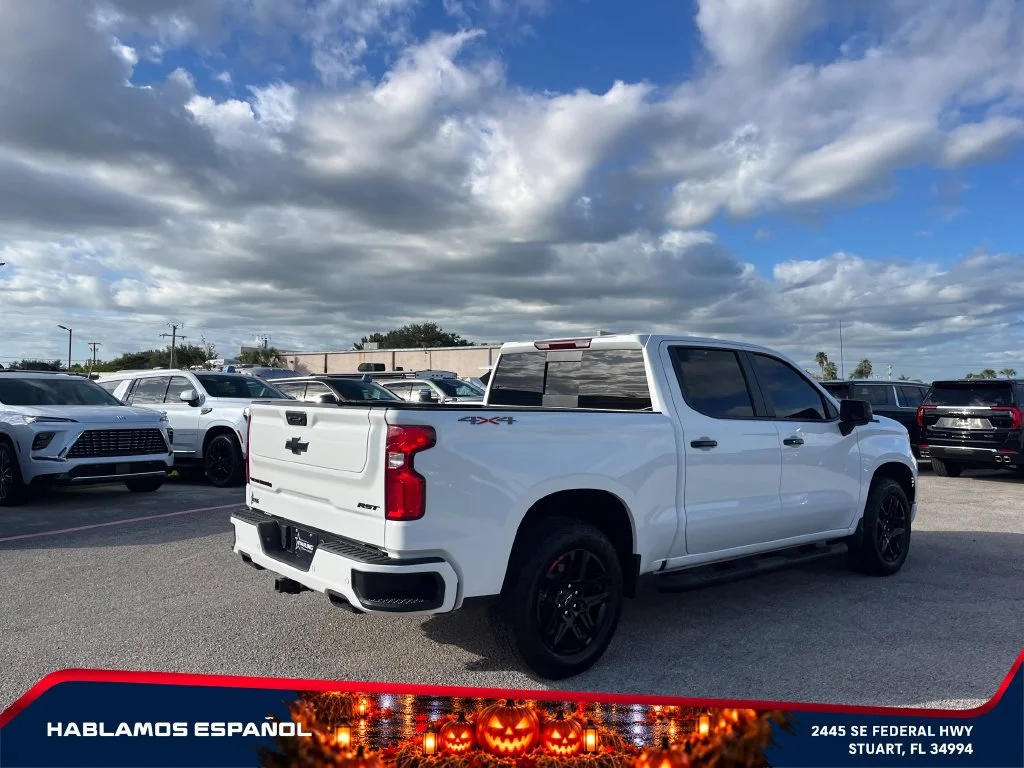 Used 2025 Summit White Chevrolet RST image 7