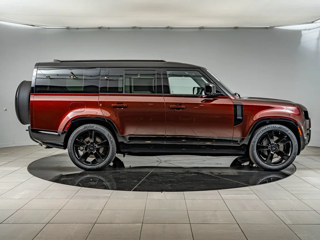 New 2026 Sedona Red Metallic Land Rover X-Dynamic SE image 4
