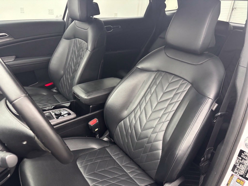 Used 2023 White Kia X-Line image 23