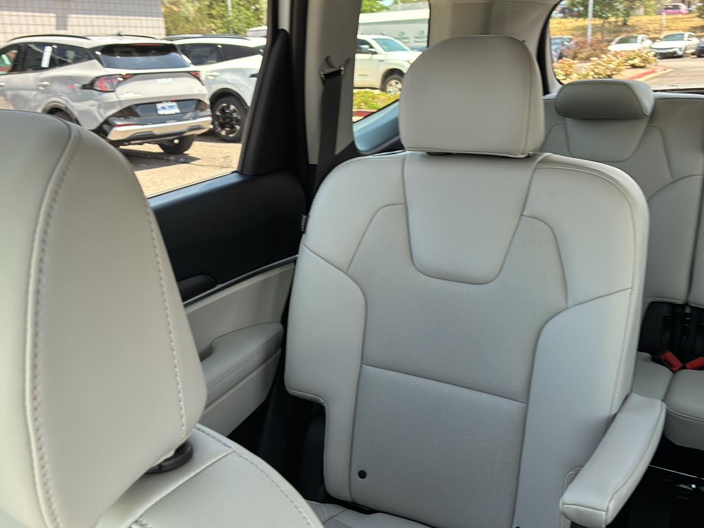 Used 2025 Glacial White Pearl Kia S image 14