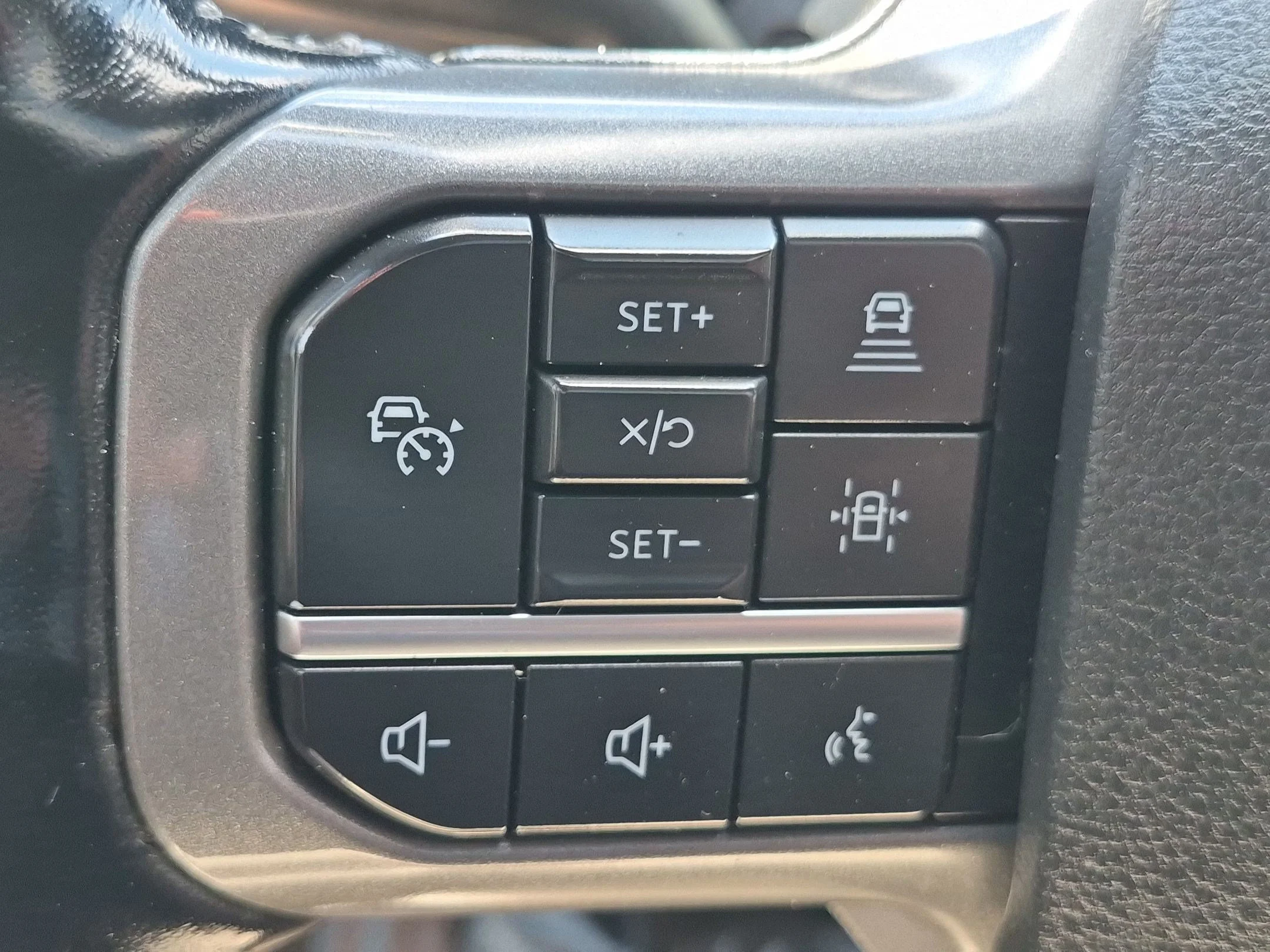 Used 2021 Silver Metallic Ford LARIAT image 17