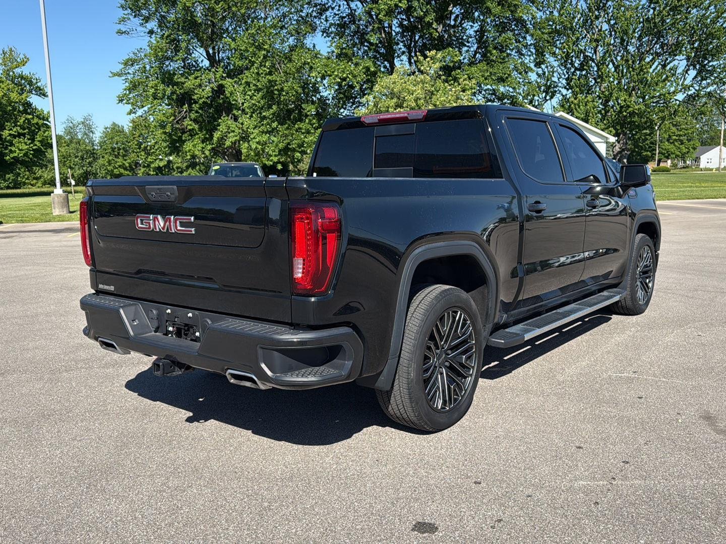 Used 2023 Onyx Black GMC SLT image 19