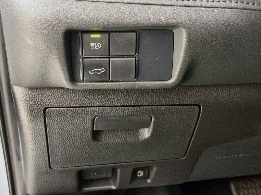 Used 2021  Toyota XLE image 10