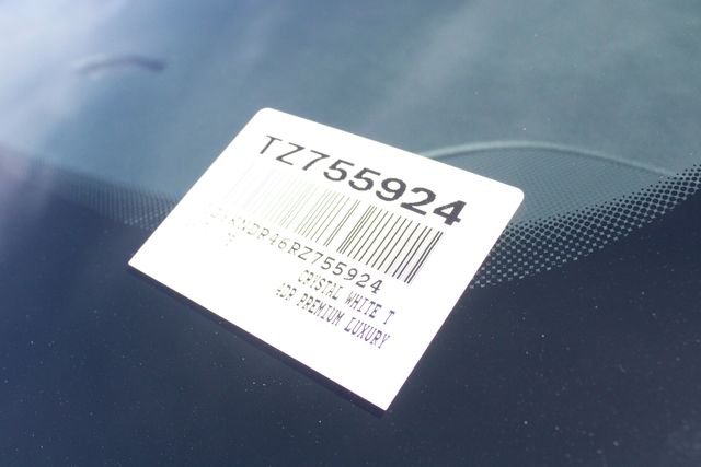 Used 2024 Crystal White Tri-Coat Cadillac Premium Luxury image 40