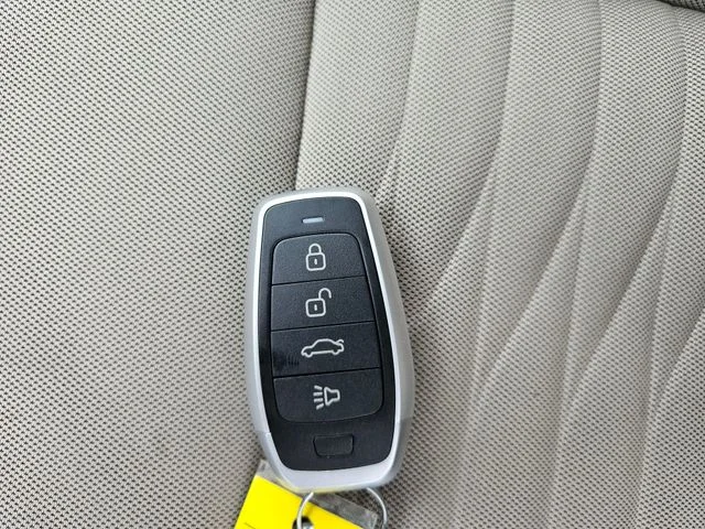 Used 2020 White Ford XLT image 30