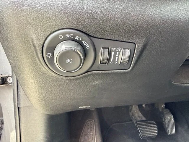 Used 2024 Gray Jeep Latitude image 28