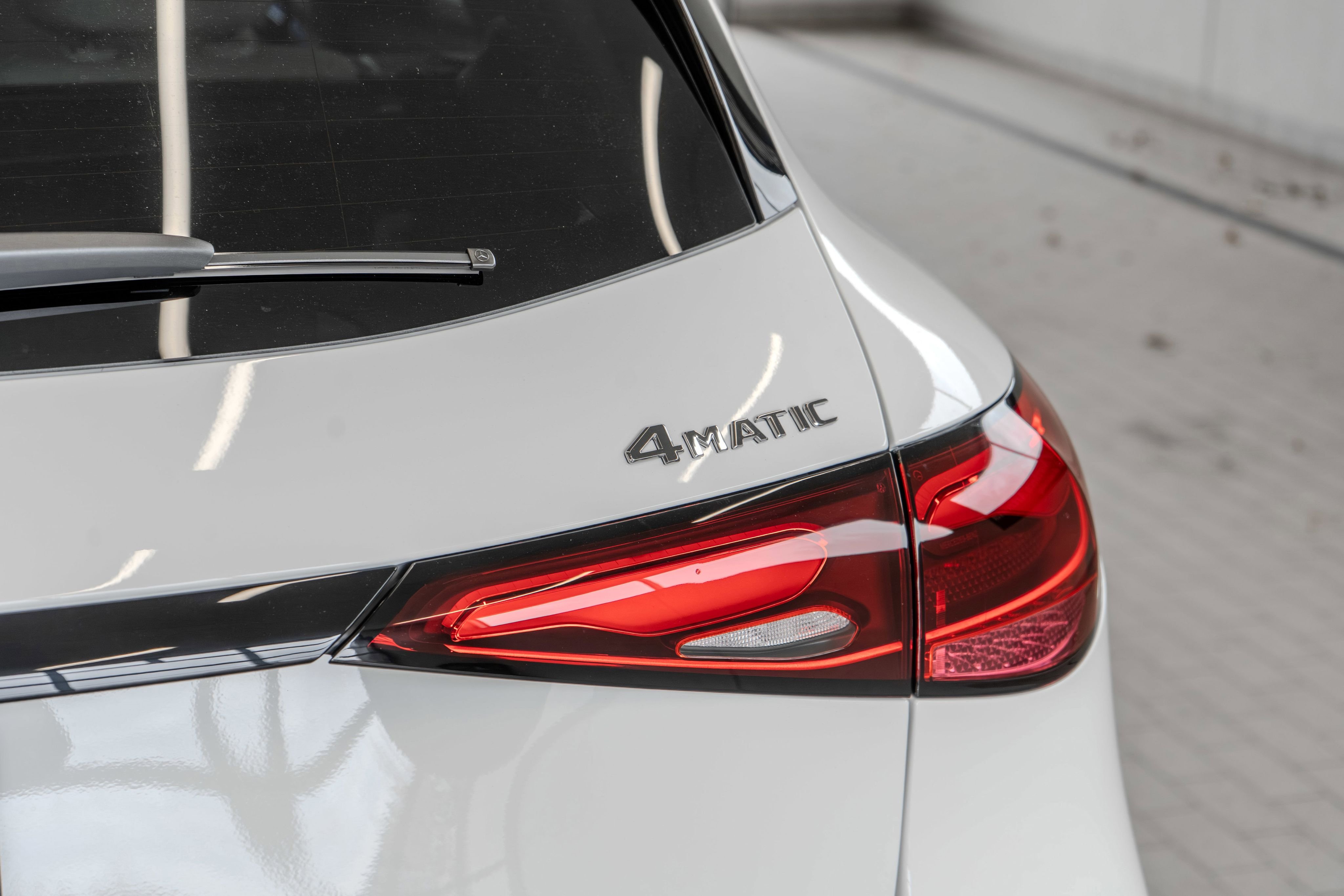 New 2026 Polar White Mercedes-Benz GLC 300 image 24