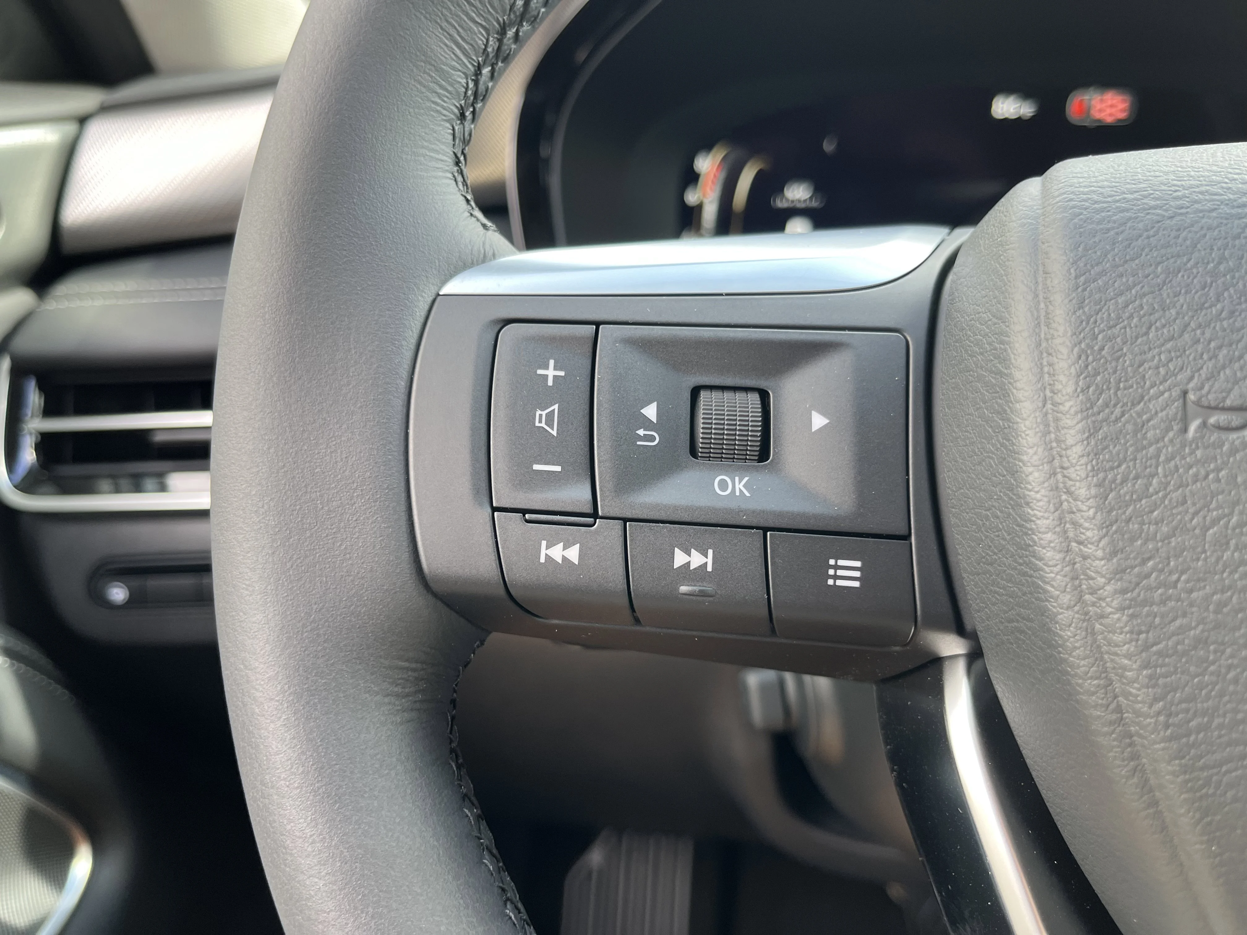 New 2027 Harbor Gray INFINITI LUXE image 21
