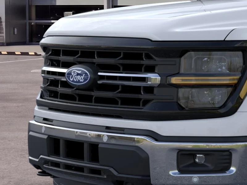 New 2024 Oxford White Ford XLT image 17