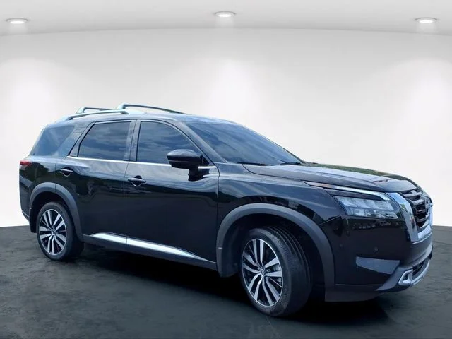 Used 2025 Black Nissan Platinum image 5