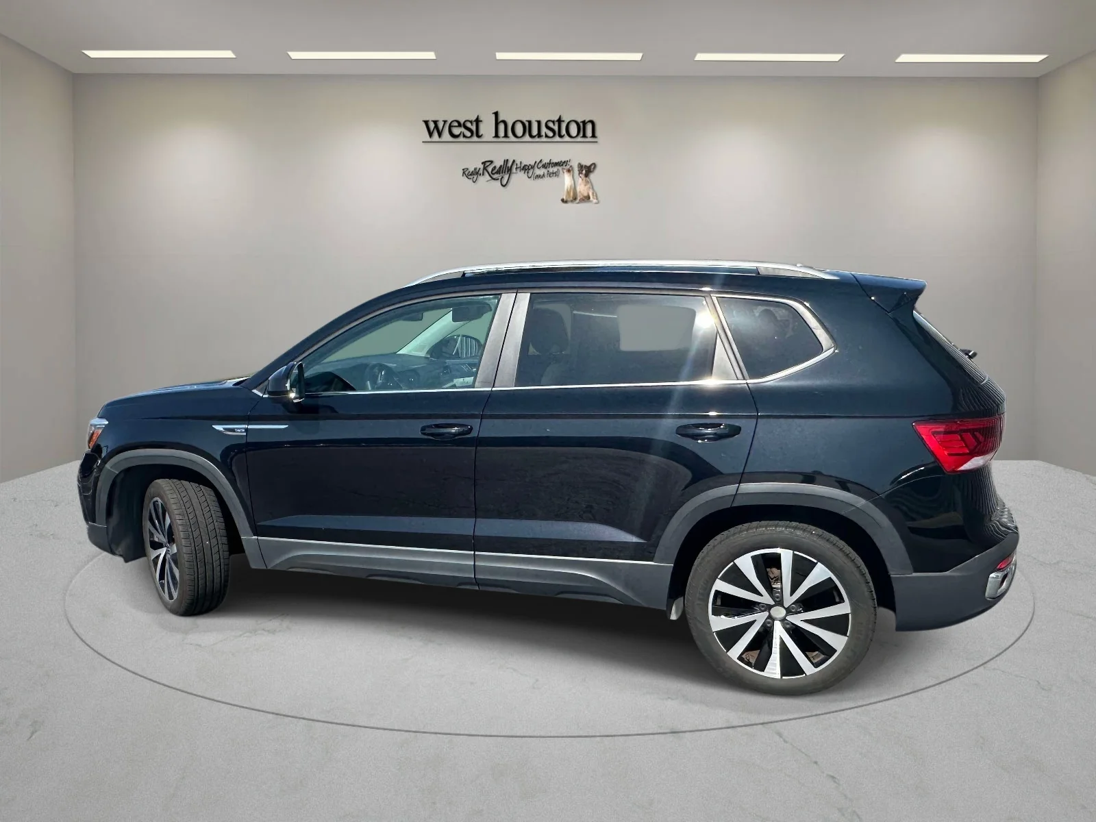 Used 2022 Black Volkswagen SE image 12