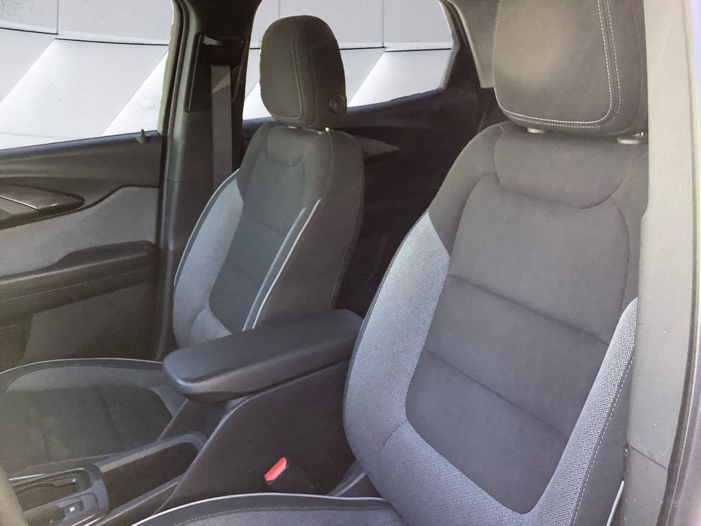 Used 2022 White Chevrolet LT image 8