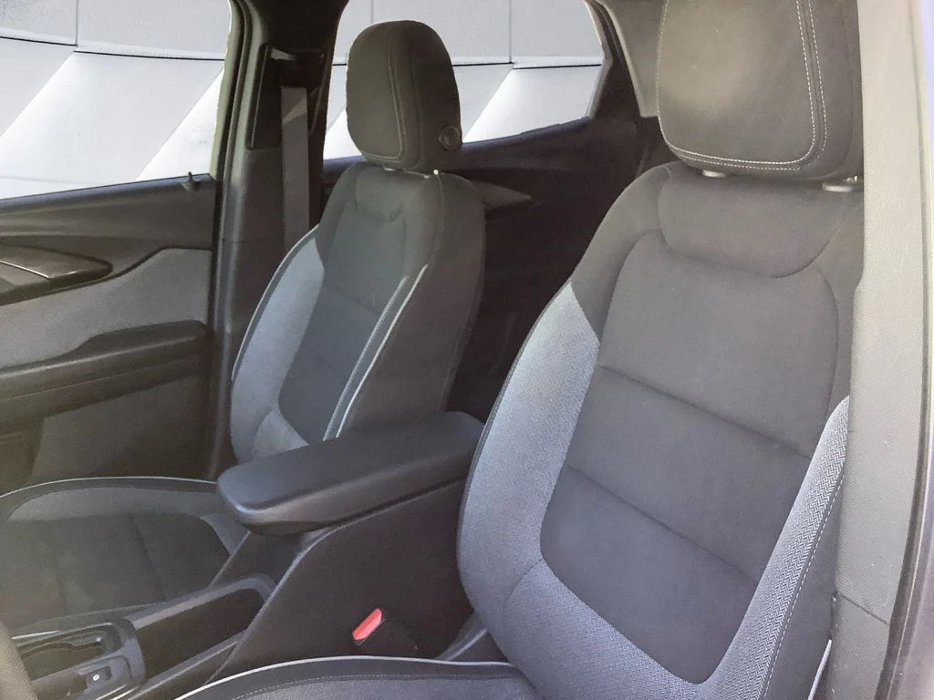 Used 2022 White Chevrolet LT image 8