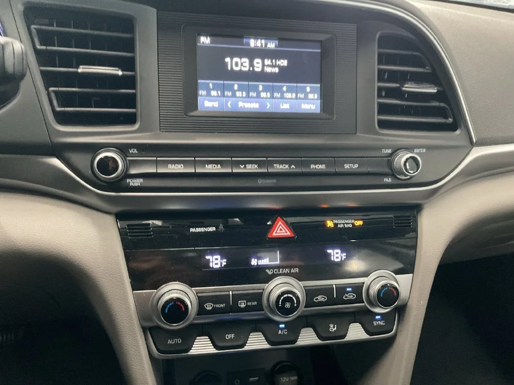 Used 2020 Blue Hyundai SE image 12