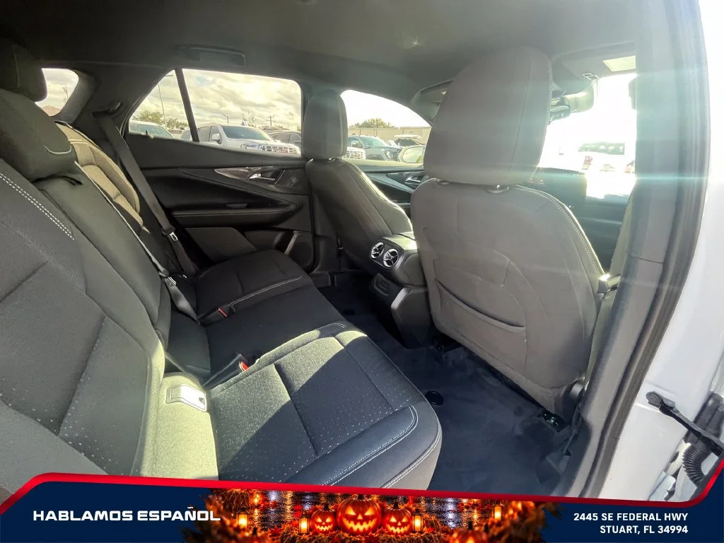 Used 2025 Summit White Chevrolet LT image 18