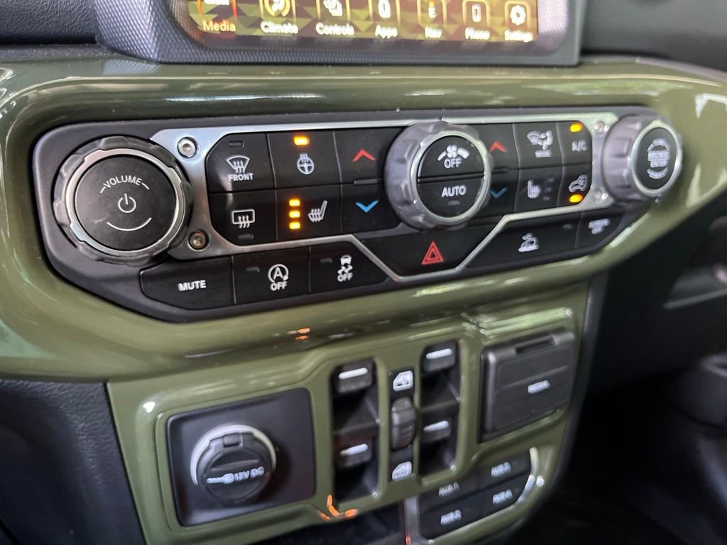 Used 2021 Green Clearcoat Jeep Overland image 40