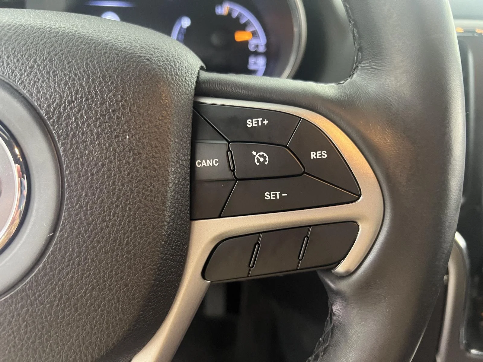 Used 2018 Diamond Black Crystal Pearlcoat Jeep Limited image 15