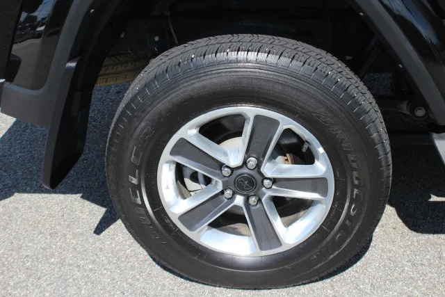 Used 2024 Black Jeep Sport S image 37