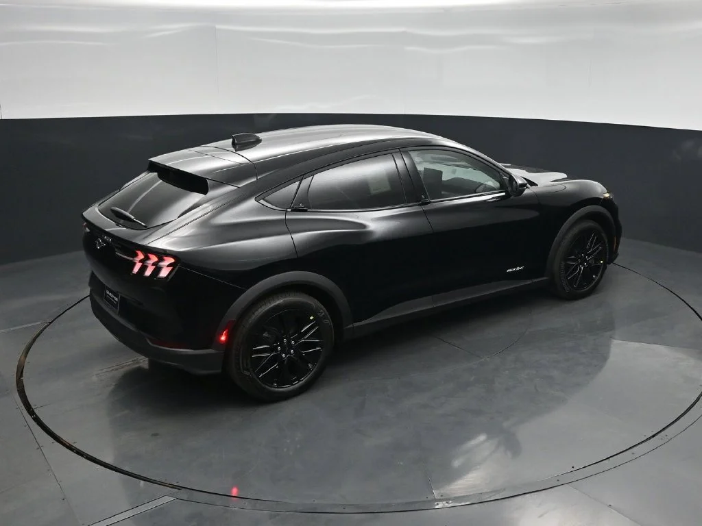 New 2026 Shadow Black Ford Select image 34