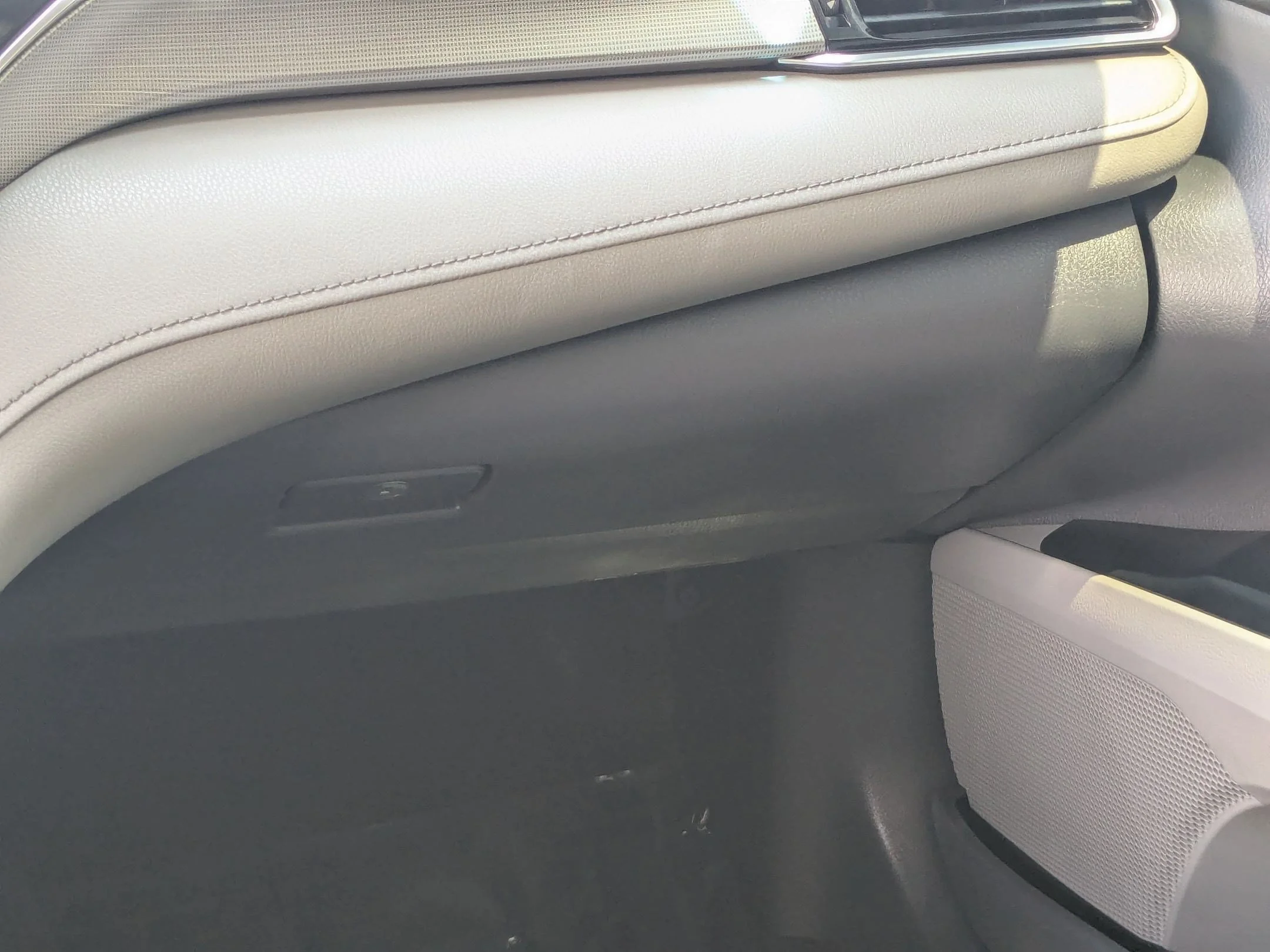 Used 2018 Super White Toyota SE image 30