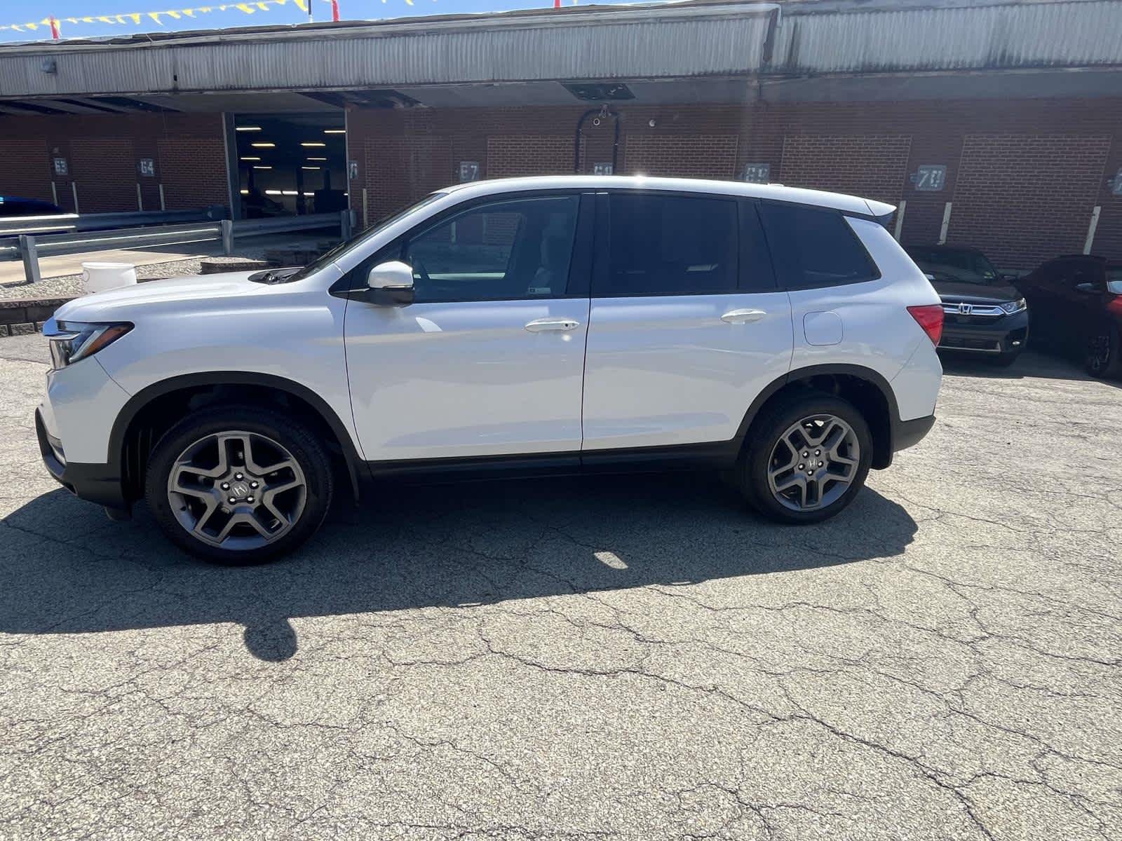 Used 2023 Platinum White Pearl Honda EX-L image 18