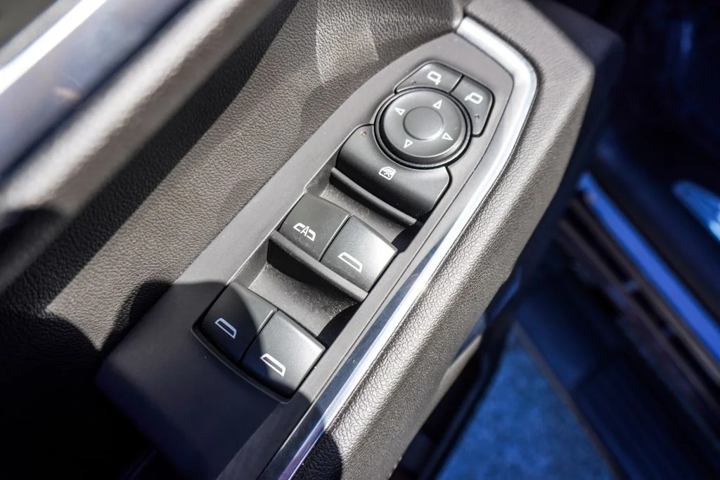 Used 2023 Silver GMC Elevation image 21