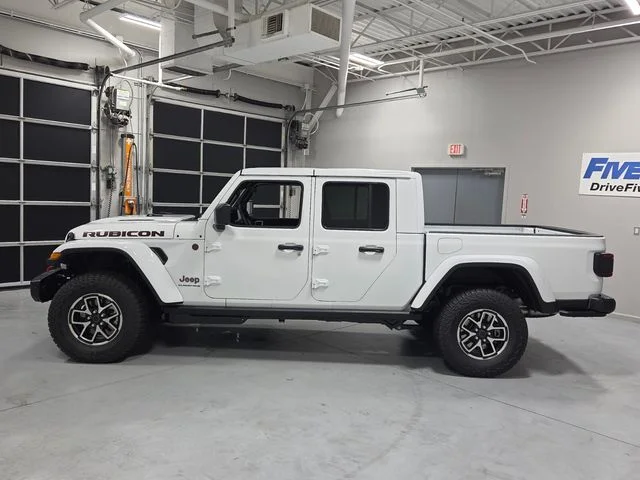 New 2026 Bright White Clear-Coat Exterior Paint Jeep Rubicon X image 4