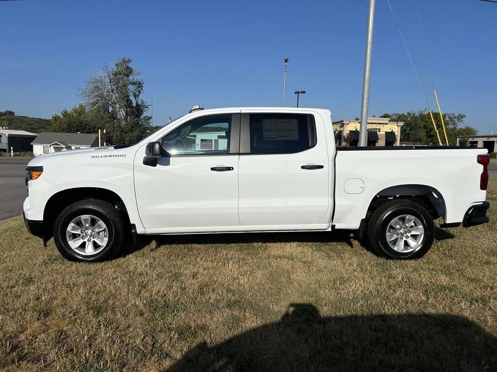 New 2026 Summit White Chevrolet WT image 7