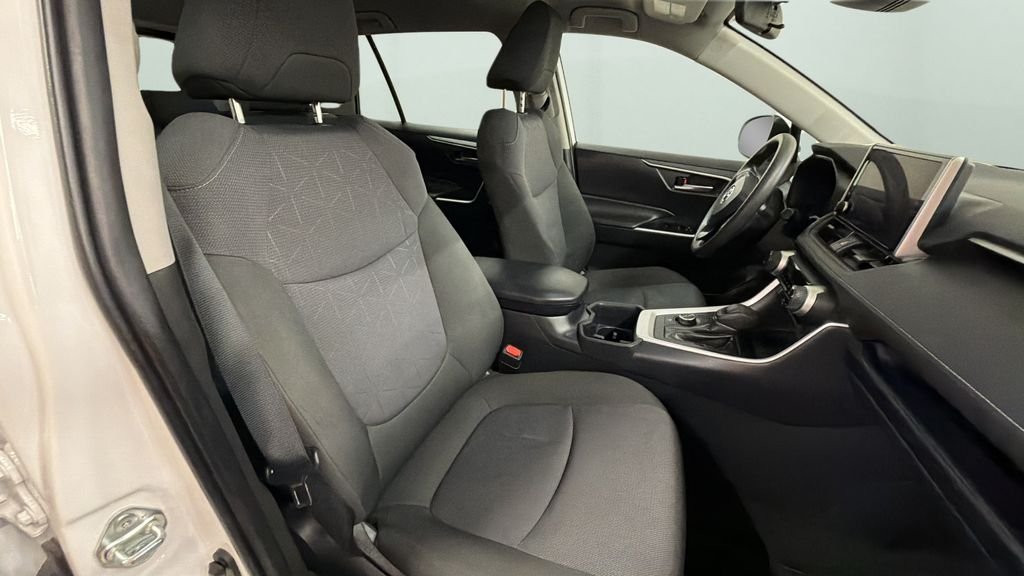Used 2025 White Toyota XLE image 9